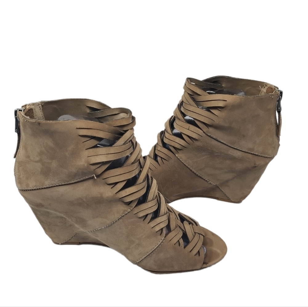 DV Dolce Vita Wedges Brown Tan Ankle Bootie Zip Back Size 7.5